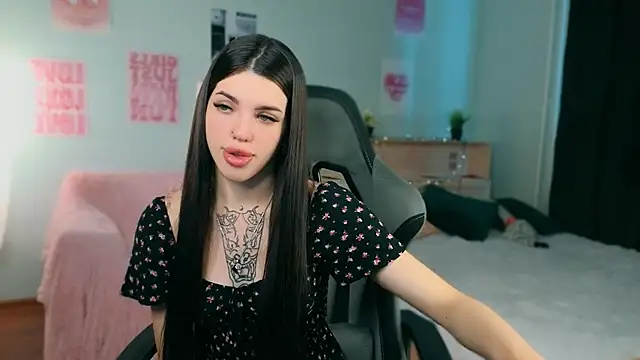 molly rettyy online show from June 25, 4:34 am
