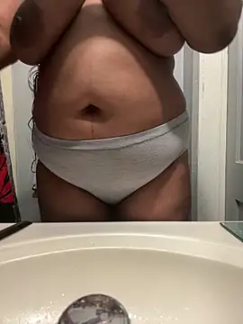 Sweetie8582 online show from April 21, 6:42 am