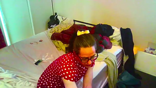 courtney1982 online show from June 7, 12:28 am