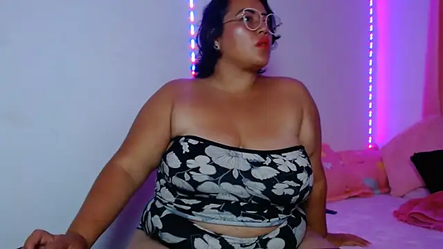 vibeSex1 online show from May 9, 8:33 pm