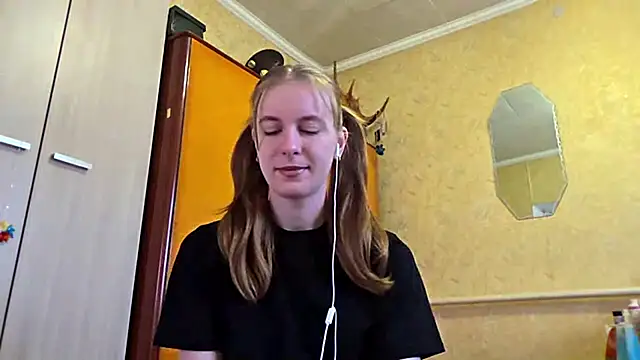 DonnaKuc online show from April 23, 6:32 am