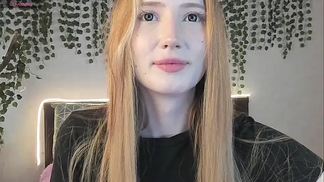 Leona Vixen online show from May 13, 9:15 am