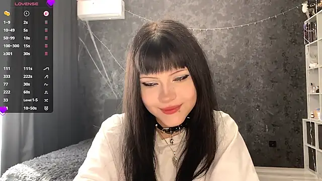 EmilyEmbears online show from May 13, 6:41 am