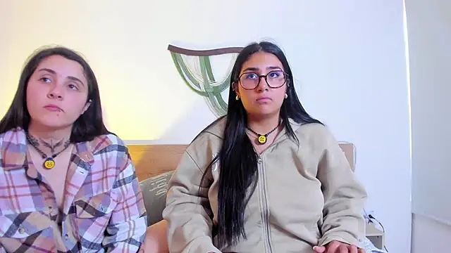 Elisa n Emma online show from April 20, 10:02 pm