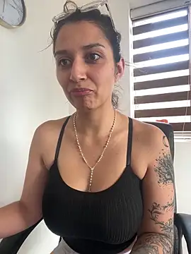 Isabella varella- online show from April 28, 1:15 pm