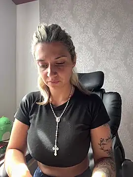 Isabella varella- online show from June 22, 2:25 pm