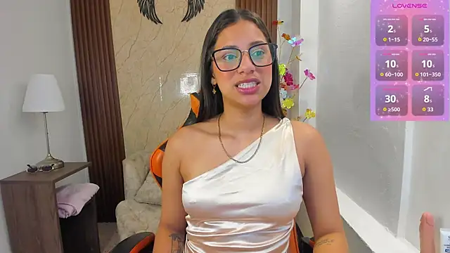 Atiena  online show from June 19, 7:50 pm