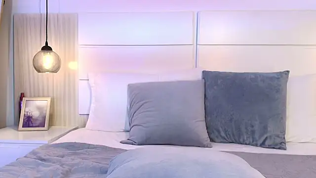 dhalia lux  online show from July 9, 11:06 pm