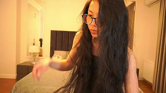 YunaYum online show from April 20, 7:17 pm