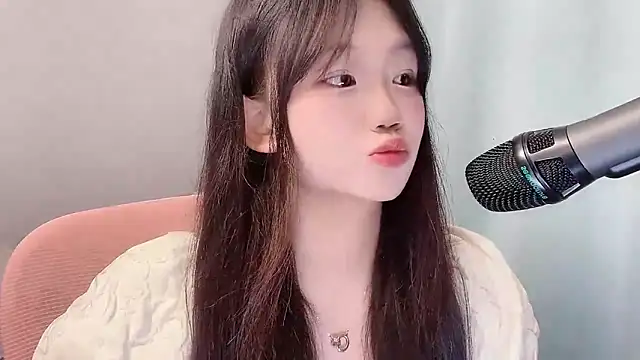 Lilababy00 online show from May 3, 1:42 am