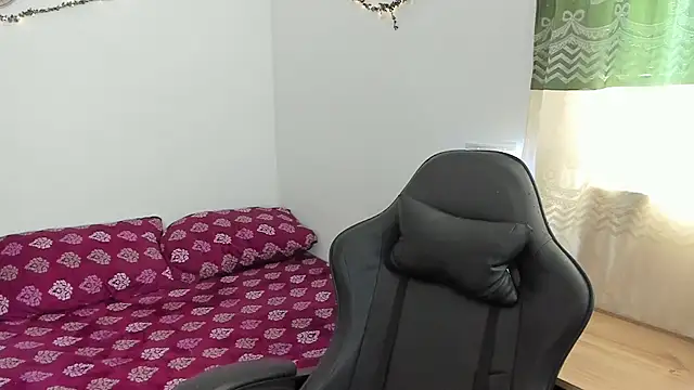  iamrousie  online show from April 17, 1:57 pm