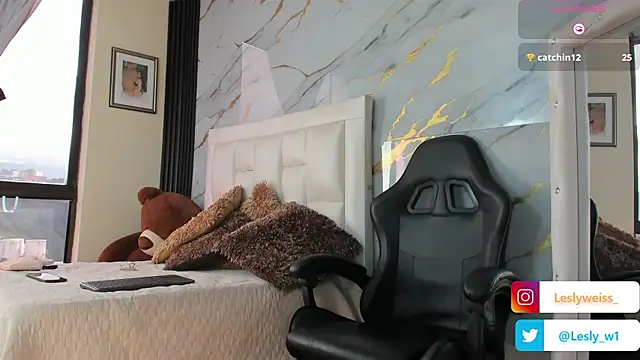 lesly1w online show from May 11, 1:46 pm