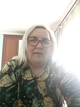 AureliaSky598 online show from May 10, 11:56 am