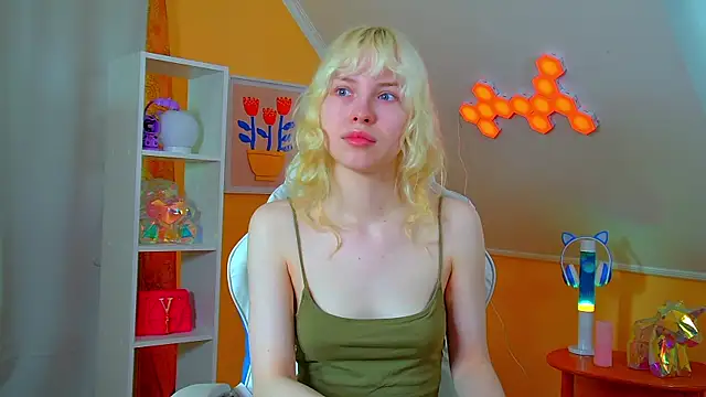 HannahHollis online show from May 24, 7:07 am