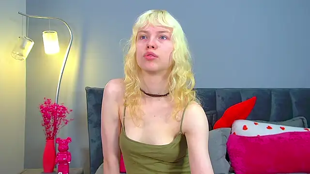 HannahHollis online show from May 6, 6:17 am