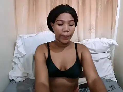 EbonyDream00 online show from April 17, 5:42 am