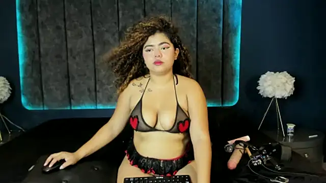 AlanaVelascos online show from June 6, 7:42 pm
