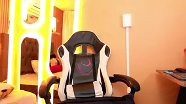 Veronicajhonsonn online show from June 1, 2:08 pm
