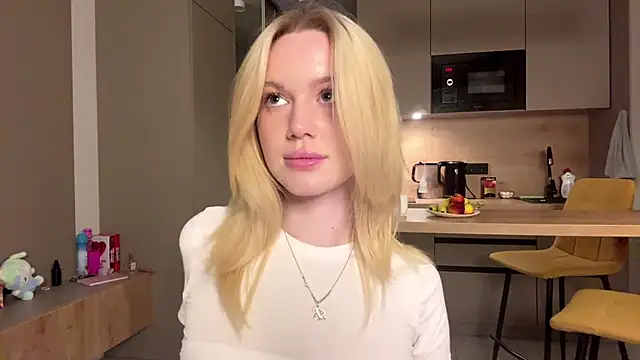 moonavelle online show from May 28, 1:58 am