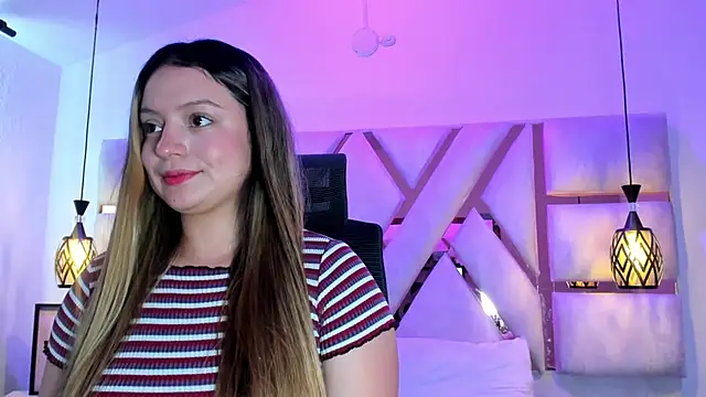 giigii hadidd online show from April 22, 7:55 pm
