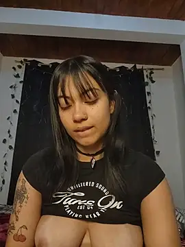 NefertitiXO online show from May 15, 3:59 pm