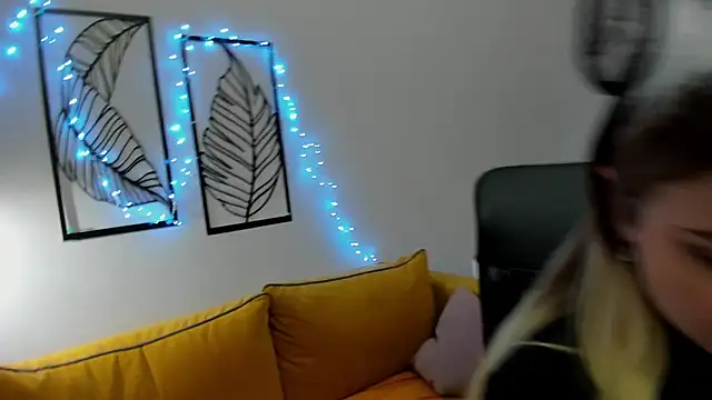 Liacandy  online show from April 22, 3:03 am
