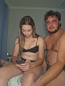 RoxyandRocky online show from April 22, 4:59 pm