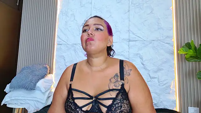 Nina Savage online show from May 1, 2:59 am