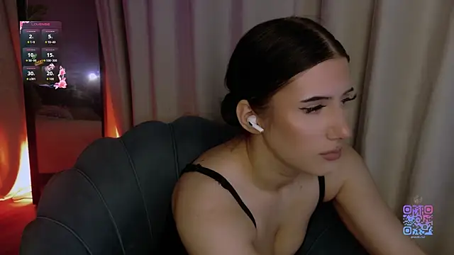 HazelHayesss online show from April 29, 5:30 pm