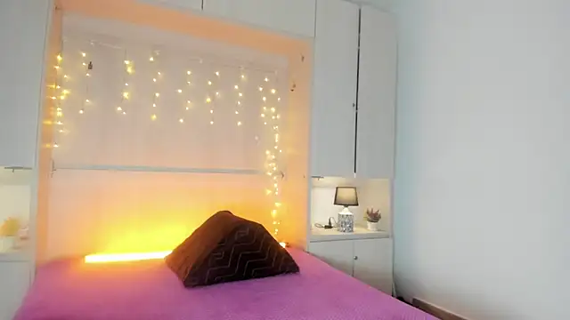 TaylorBloom online show from April 29, 12:08 pm