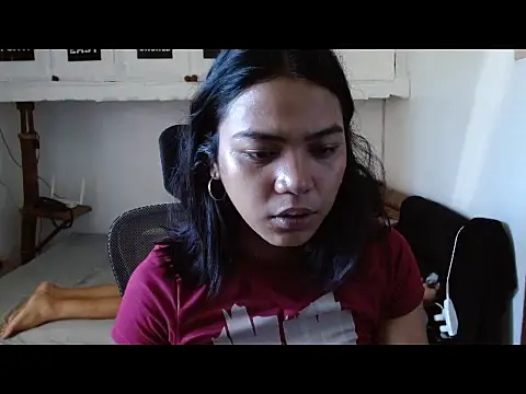 MollyButcher online show from May 11, 7:21 am