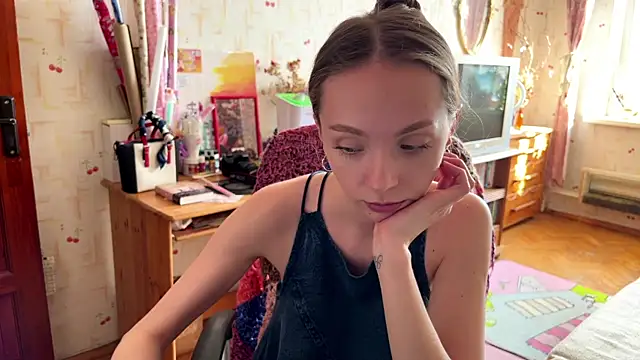 AdriannaBill online show from June 9, 2:38 pm