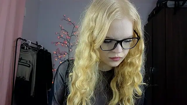 RoseeFairy online show from April 20, 6:22 pm
