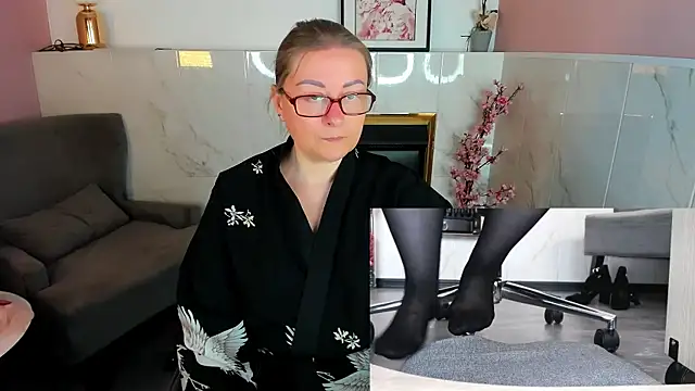 Alexandra Kind online show from June 16, 1:45 pm