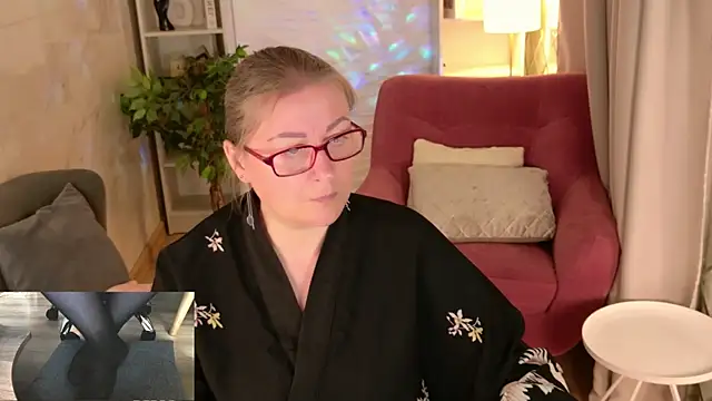 Alexandra Kind online show from May 17, 8:52 pm