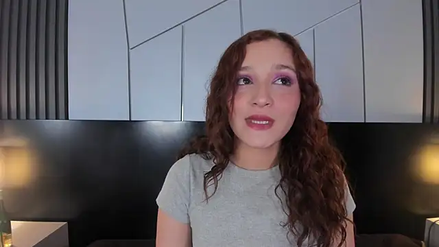 leahluna online show from May 15, 9:17 pm