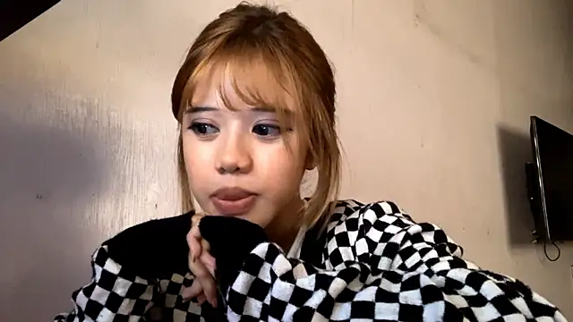 BrandeeBobrowski online show from April 20, 7:33 am