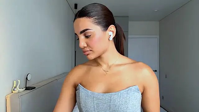 MelindaReny online show from April 28, 9:13 am