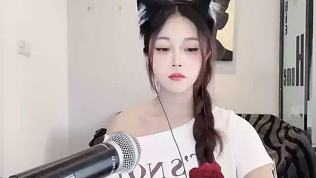 KiKi-011 online show from May 31, 8:20 am