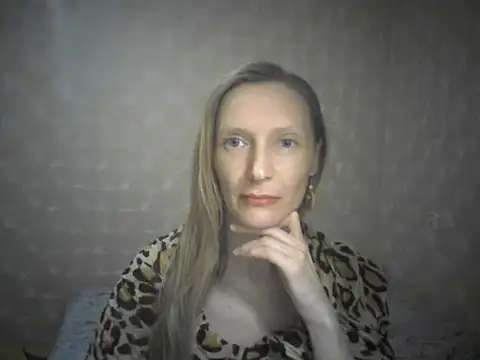 LunaBelle8 online show from April 18, 7:07 pm