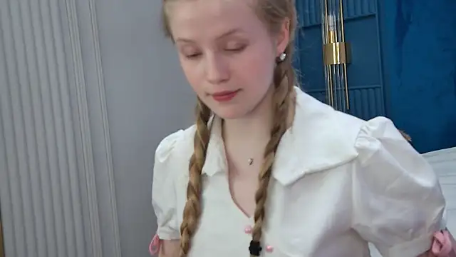 LilianHowards online show from May 24, 9:52 am