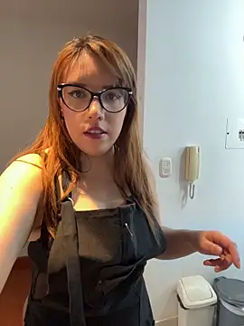 AliceMtz online show from April 27, 7:00 pm