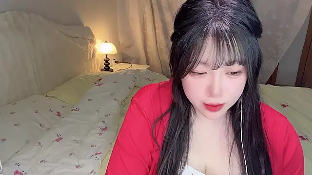 SweetButWildbaby online show from May 9, 3:47 pm
