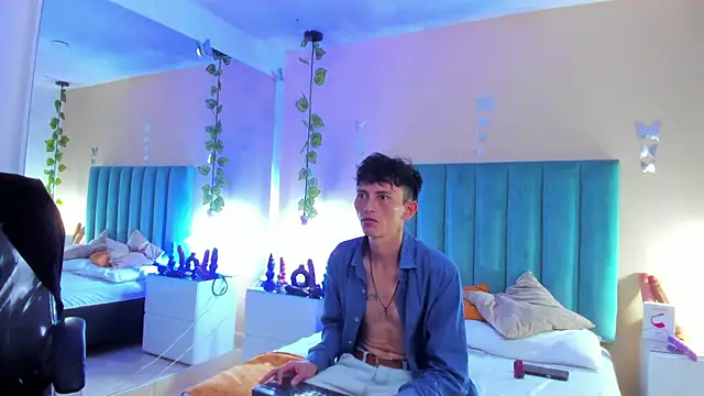 ARIANA CRI-X online show from April 25, 1:41 pm