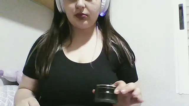 SmokeyAnne online show from April 22, 8:28 pm