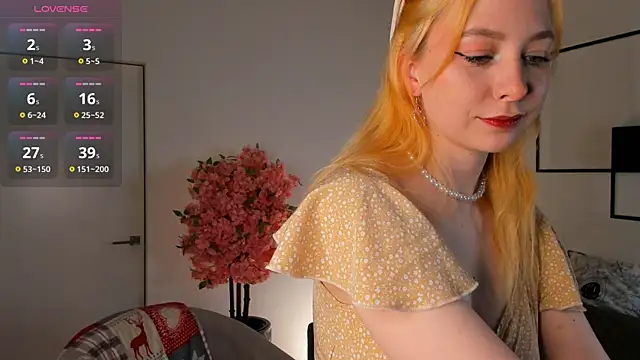 TwinkleFox online show from April 27, 2:19 am