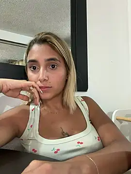 LoisC online show from April 27, 2:41 am