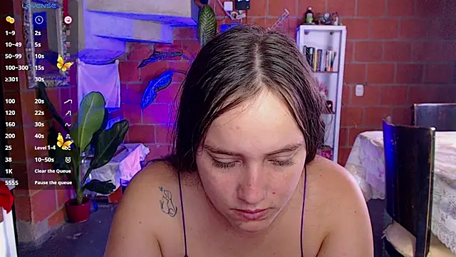 Valerymoon19 online show from June 18, 6:35 pm