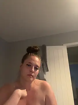 Poppylooloo online show from July 7, 7:05 pm
