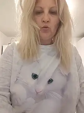 Divineblond online show from April 2, 9:34 pm